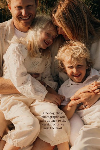 Lifestyle photography of a family by Andalucian production crew K.Aura
