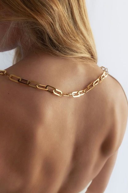 Jewellery advertising campaign: commercial photography with glowing skin and Proffesionly styled blonde hair, by K.Aura Agency [Andalucía, Spain]